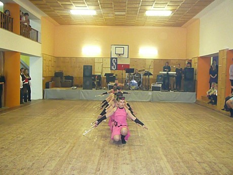 mažoretky sokolský ples Bělčice 6.2.2010 036zm.JPG